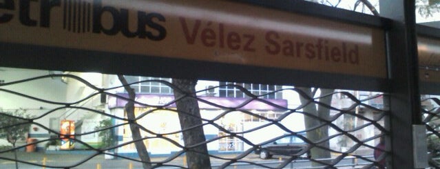 Metrobus - Estación Vélez Sarsfield is one of metrobus ida.