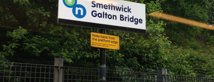 Smethwick Galton Bridge Railway Station (SGB) is one of Orte, die Elliott gefallen.