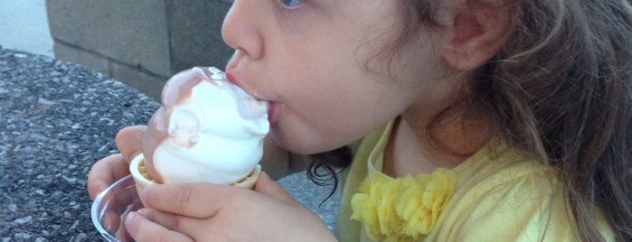 Dairy Queen is one of The 11 Best Places for Lemon Meringue in Indianapolis.