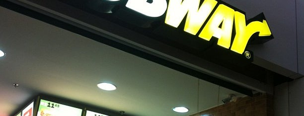 Subway is one of Lugares favoritos de Lauro.