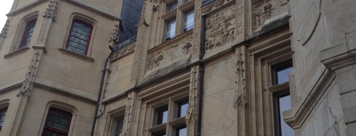 Hôtel de Bourgtheroulde (Autograph Collection) is one of Piscine Intérieure.