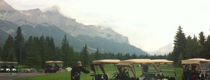 Canmore Golf & Curling Club is one of Tempat yang Disukai Stephanie.