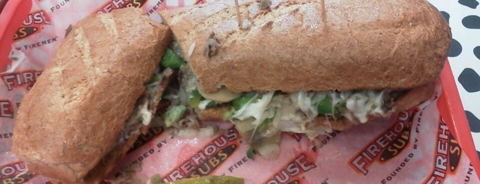 Firehouse Subs is one of Lugares favoritos de Travis.