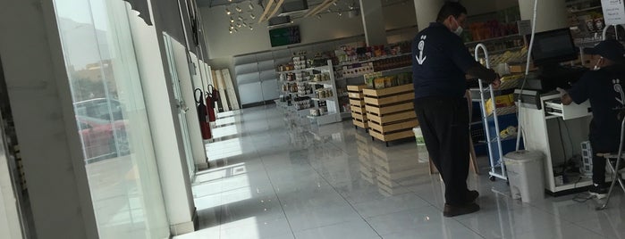 Qaf Store is one of Tempat yang Disukai Nora.
