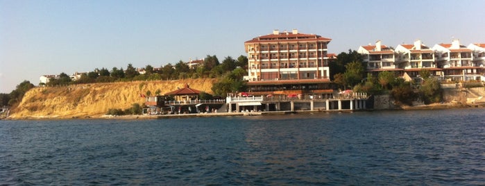 Family Hotel is one of Burak'ın Beğendiği Mekanlar.