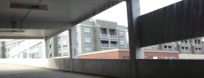 Pentagon City Mall Parking Garage (Pentagon Unofficial Visitor Lot) is one of Ericさんの保存済みスポット.