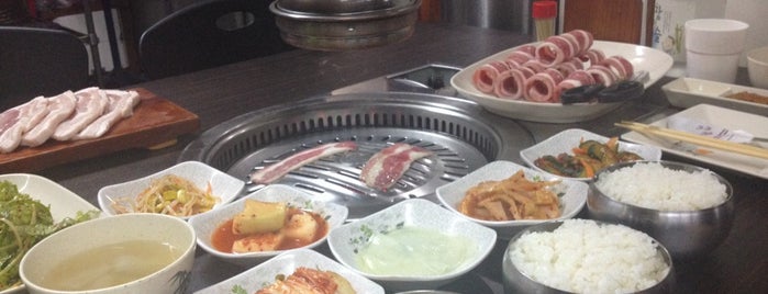Seoul Galbi Korean Barbecue is one of สถานที่ที่ Bryan ถูกใจ.