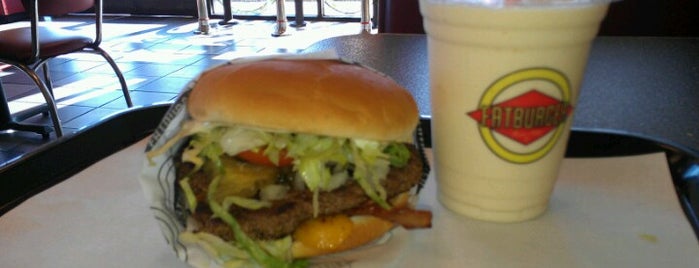 Fatburger is one of Lugares favoritos de Grant.