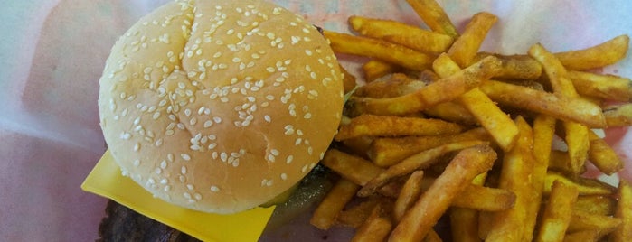 Fat Mo's Burgers is one of Lugares favoritos de B David.