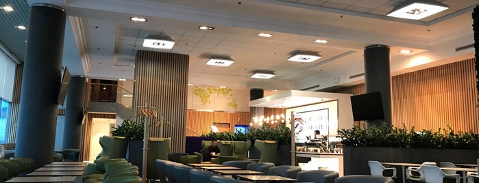 S7 Business Lounge is one of «Коммерсантъ» в заведениях Москвы.