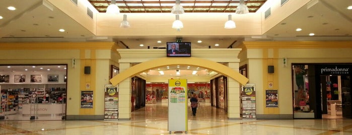 I Portali Centro Commerciale is one of Calabria 2011.