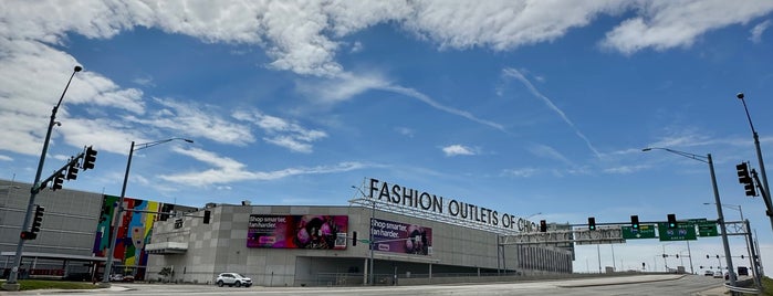 Fashion Outlets of Chicago is one of Locais curtidos por Shawn.