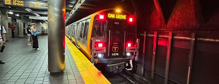 MBTA Chinatown Station is one of 💋Meekrz💋'ın Beğendiği Mekanlar.