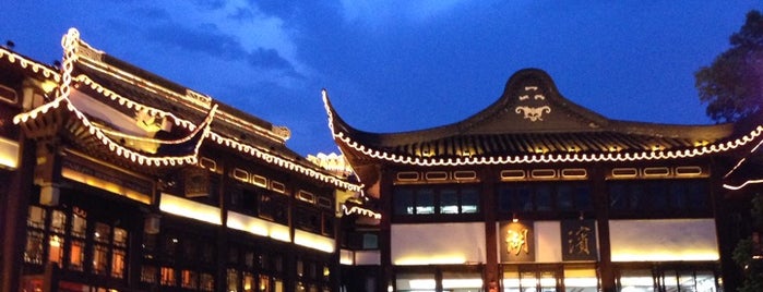 Yuyuan Tourist Mart is one of Sada’s Liked Places.