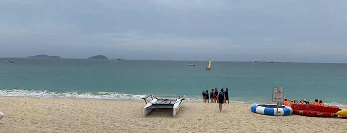 Yalong Beach is one of Orte, die Mariana gefallen.
