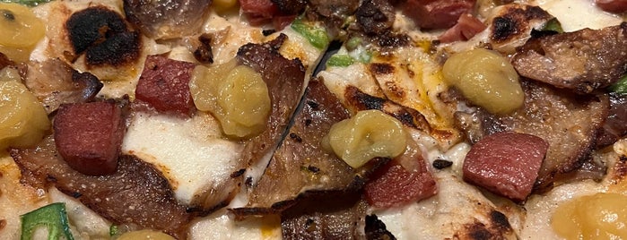 Pizzana is one of Cayla C.さんの保存済みスポット.