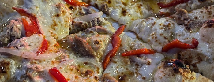 Outrigger Pizza Company is one of Maui.