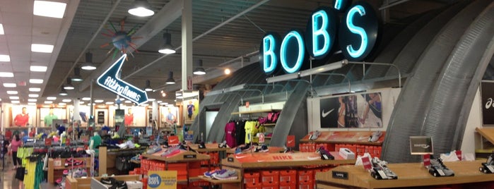 Bob's Stores is one of Lugares favoritos de Karl.