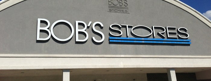 Bob's Stores is one of Lugares favoritos de Alex.