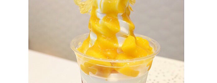 Smile Yogurt & Dessert Bar is one of Tempat yang Disukai Pin.