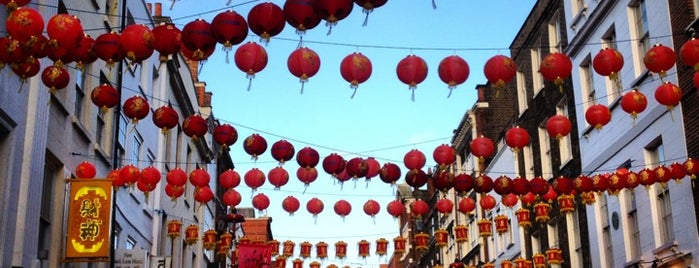 Chinatown is one of Po stopách Karla Čapka v Anglii.