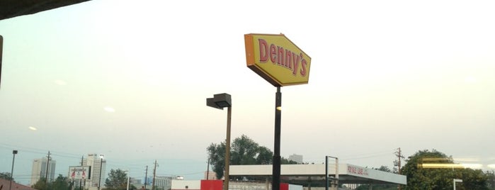 Denny's is one of Orte, die Mike gefallen.
