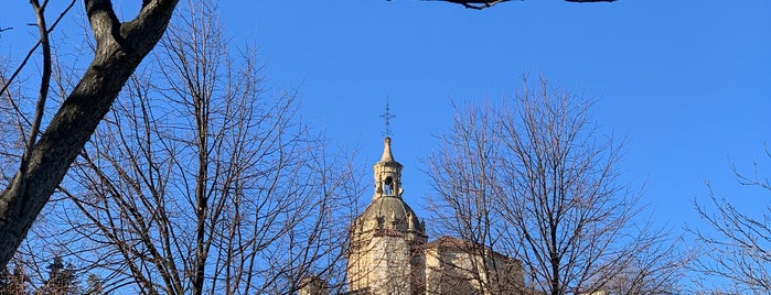 Iglesia Santa María is one of Les chemins de Compostelle.