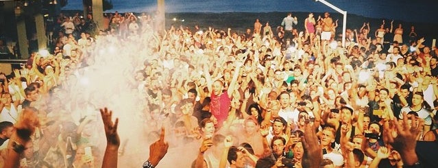 Paradiso Beach Club is one of РОДОС.