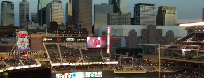 Target Plaza @ Target Field is one of Locais curtidos por Josh.