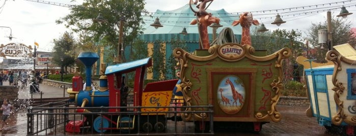 Casey Jr. Splash 'N' Soak Station is one of Lizzieさんのお気に入りスポット.