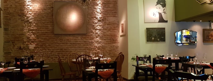 Bartolomé Resto - Bar is one of Samyra'nın Beğendiği Mekanlar.