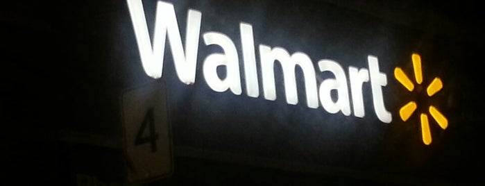 Walmart Supercenter is one of Lugares favoritos de Willie.
