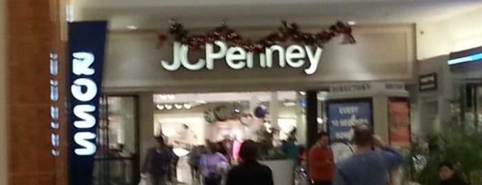 JCPenney is one of Robertさんのお気に入りスポット.