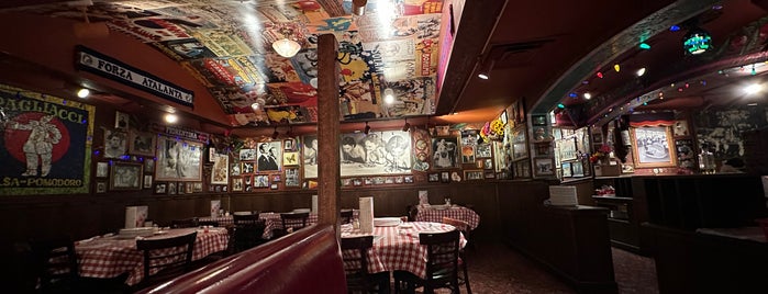 Buca di Beppo is one of CHICAGO FOOD.