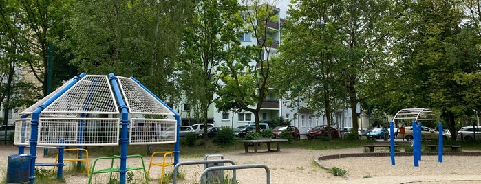 Spielplatz Sommerstraße is one of Tempat yang Disukai Sevil.