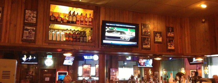 Miller's Ale House - Miami Kendall is one of สถานที่ที่ Kevin ถูกใจ.