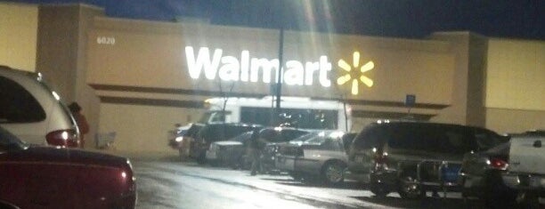 Walmart Supercenter is one of Locais curtidos por Stuart.