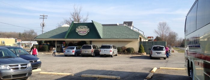 Jendy's Pizzeria is one of Lugares guardados de John.