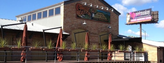 Connie's Pizza is one of สถานที่ที่บันทึกไว้ของ Jeffery.