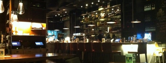 The Pressroom Bistro is one of สถานที่ที่ Crystal ถูกใจ.