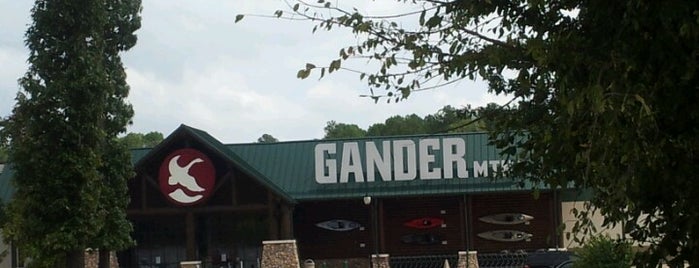 Gander Mountain is one of Adam'ın Beğendiği Mekanlar.