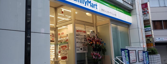ファミリーマート 渋谷フィンガーアベニュー店 is one of Robさんのお気に入りスポット.