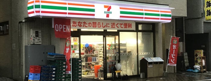 セブンイレブン 町田鶴川駅前店 is one of コンビニ3.