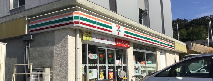 7-Eleven is one of สถานที่ที่ Yuka ถูกใจ.