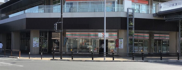 セブンイレブン 横浜長津田駅北口店 is one of コンビニその4.