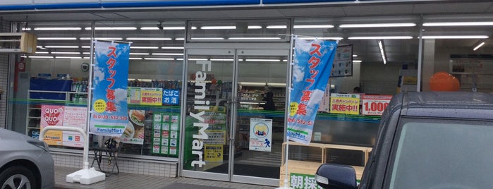 ファミリーマート 世田谷玉堤店 is one of 世田谷区目黒区コンビニ.