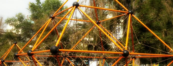 Juegos Infantiles - Parque Bustamante is one of สถานที่ที่ Javier ถูกใจ.
