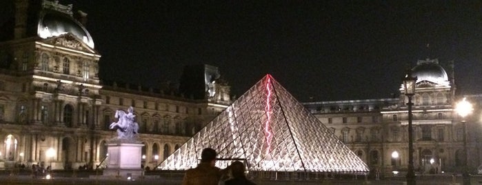 ルーヴル美術館 is one of Paris Long Weekend.