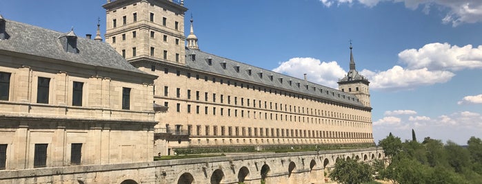 Monasterio de San Lorenzo de El Escorial is one of Lieux qui ont plu à Vanessa.