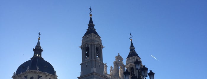 Plaza de la Almudena is one of Tempat yang Disukai Vanessa.